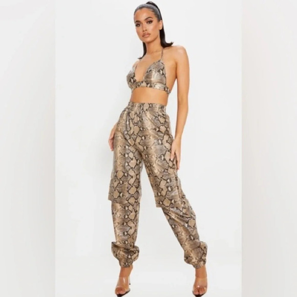 PRETTYLITTLETHING Snake Print Pocket Detail Cargo Pants in Taupe - Picture 4 of 11
